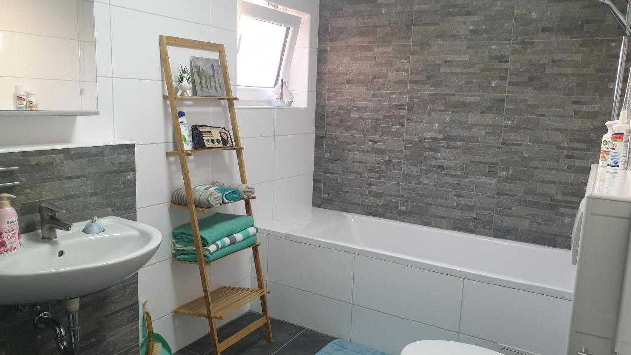 Komfortable Ferienwohnung Waghaeusel Ngoại thất bức ảnh